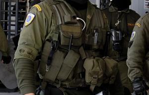 Πέτρες, ξύλα και χημικά στο Κουκάκι