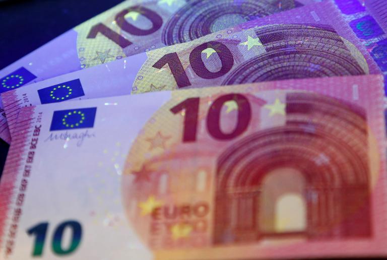 Γονάτισε ο Έλληνας: Πληρώνει ΦΠΑ και ΕΝΦΙΑ και αφήνει απλήρωτο τον φόρο εισοδήματος | Newsit.gr Γονάτισε ο Έλληνας: Πληρώνει ΦΠΑ και ΕΝΦΙΑ και αφήνει απλήρωτο τον φόρο εισοδήματος | Newsit.gr
