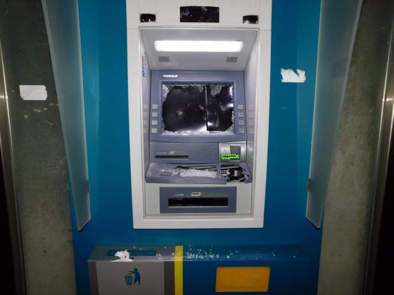 Ανατίναξαν δύο ATM στην Αχαρνών κι έφυγαν με τα χρήματα! | Newsit.gr