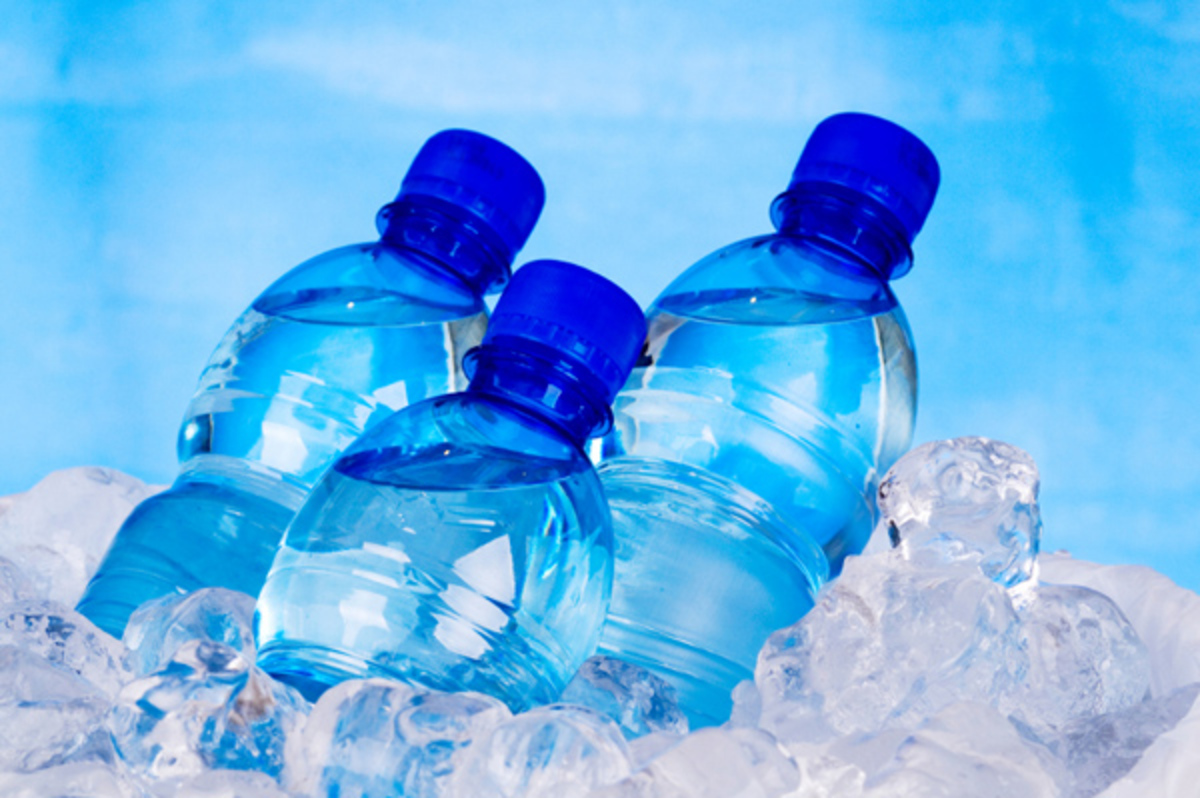 Εφιάλτης! Τα περισσότερα μπουκάλια με εμφιαλωμένο νερό περιέχουν μικροσκοπικά κομματάκια πλαστικού! | Newsit.gr
