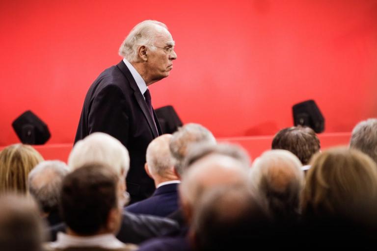 «Μπουρλοτιέρης» Λεβέντης στο Κίνημα Αλλαγής! Επιτέθηκε στους παρόντες Σημίτη – Παπανδρέου!