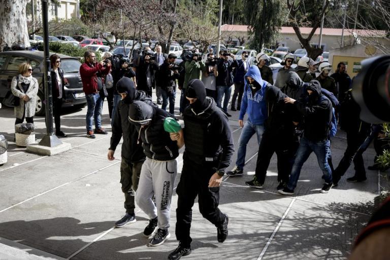 Combat 18: Ξεσπάει η μητέρα κατηγορούμενου! «Ο γιος μου είναι του κατηχητικού» | Newsit.gr Combat 18: Ξεσπάει η μητέρα κατηγορούμενου! «Ο γιος μου είναι του κατηχητικού» | Newsit.gr