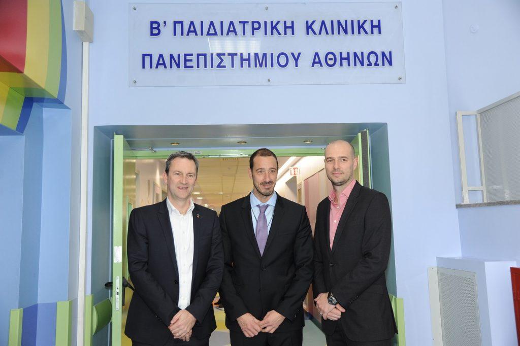 O Ντάμιαν Κόουπ, Διευθύνων Σύμβουλος ΟΠΑΠ, ο κοινός Διοικητής των διασυνδεόμενων νοσοκομείων παίδων, Εμμανουήλ Παπασάββας και ο Chief Customer Officer ΟΠΑΠ, Πετρ Ματεγιόφσκι