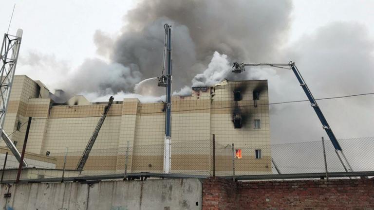 Ανείπωτη τραγωδία από τη φωτιά σε εμπορικό κέντρο στη Ρωσία – Ανεβαίνει ο αριθμός των νεκρών | Newsit.gr