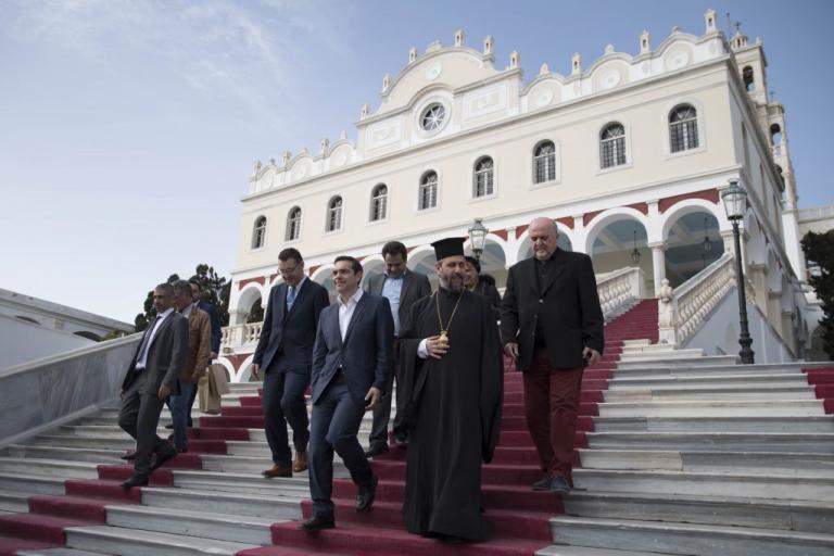 «Καρφιά» Τσίπρα προς την εκκλησία για την Παναγία της Τήνου | Newsit.gr