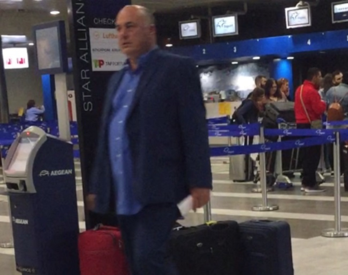 Βόλος: Περιπέτεια στο αεροδρόμιο για τον Αχιλλέα Μπέο – Απρόοπτο με τις βαλίτσες στο χέρι! | Newsit.gr Βόλος: Περιπέτεια στο αεροδρόμιο για τον Αχιλλέα Μπέο – Απρόοπτο με τις βαλίτσες στο χέρι! | Newsit.gr