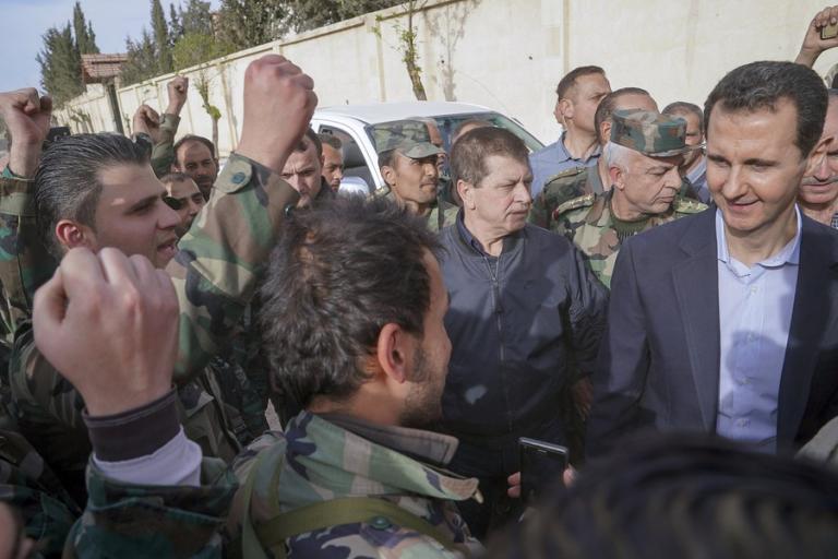 Άσαντ: Καλοδιάθετος, έκανε… ψιλή κουβεντούλα με Ρώσους βουλευτές | Newsit.gr Άσαντ: Καλοδιάθετος, έκανε… ψιλή κουβεντούλα με Ρώσους βουλευτές | Newsit.gr