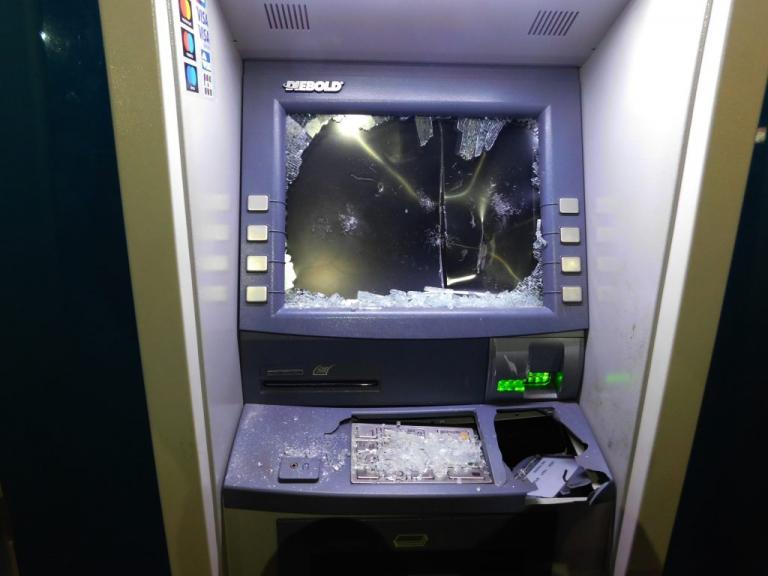 Ανατίναξαν ATM στην εθνική οδό αλλά έφυγαν… με άδεια χέρια! | Newsit.gr Ανατίναξαν ATM στην εθνική οδό αλλά έφυγαν… με άδεια χέρια! | Newsit.gr