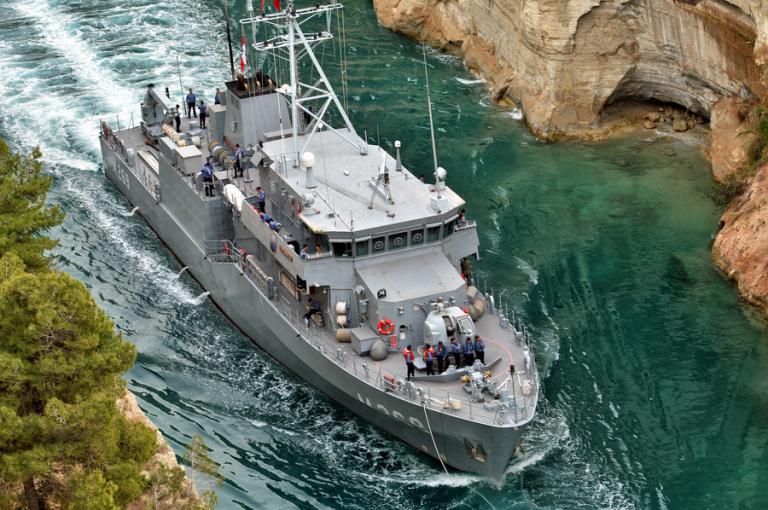 ToÏ…ÏÎºÎ¹ÎºÏŒ Ï€Î¿Î»ÎµÎ¼Î¹ÎºÏŒ Ï€Î»Î¿Î¯Î¿ Ï€Î­ÏÎ±ÏƒÎµ Î±Ï€ÏŒ Ï„Î¿Î½ Î™ÏƒÎ¸Î¼ÏŒ [pics, vid] | Newsit.gr