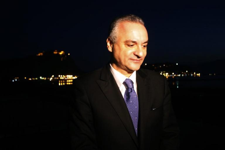 Η μαντινάδα του Μ. Κεφαλογιάννη για τους δύο Έλληνες στρατιωτικούς | Newsit.gr Η μαντινάδα του Μ. Κεφαλογιάννη για τους δύο Έλληνες στρατιωτικούς | Newsit.gr