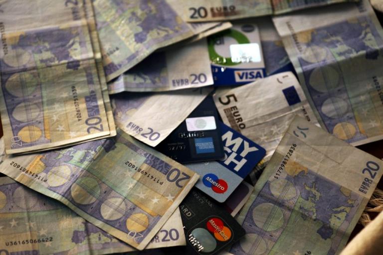 «Εκτόξευση» για τις ανέπαφες πληρωμές με κάρτες! Εντυπωσιακά τα στοιχεία