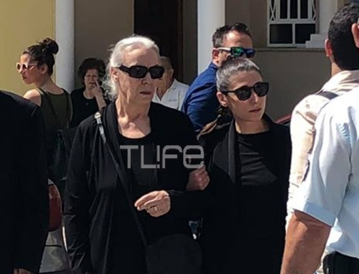 Îηδεία ΧάÏÏÏ
ÎλÏ
νν: ΣÏ
νÏεÏÏιμμÎνη ÏÏην εκκληÏία η ÏÏνÏÏοÏÎ¿Ï ÏÎ·Ï Î¶ÏÎ®Ï ÏοÏ
ΧαÏίκλεια | Newsit.gr