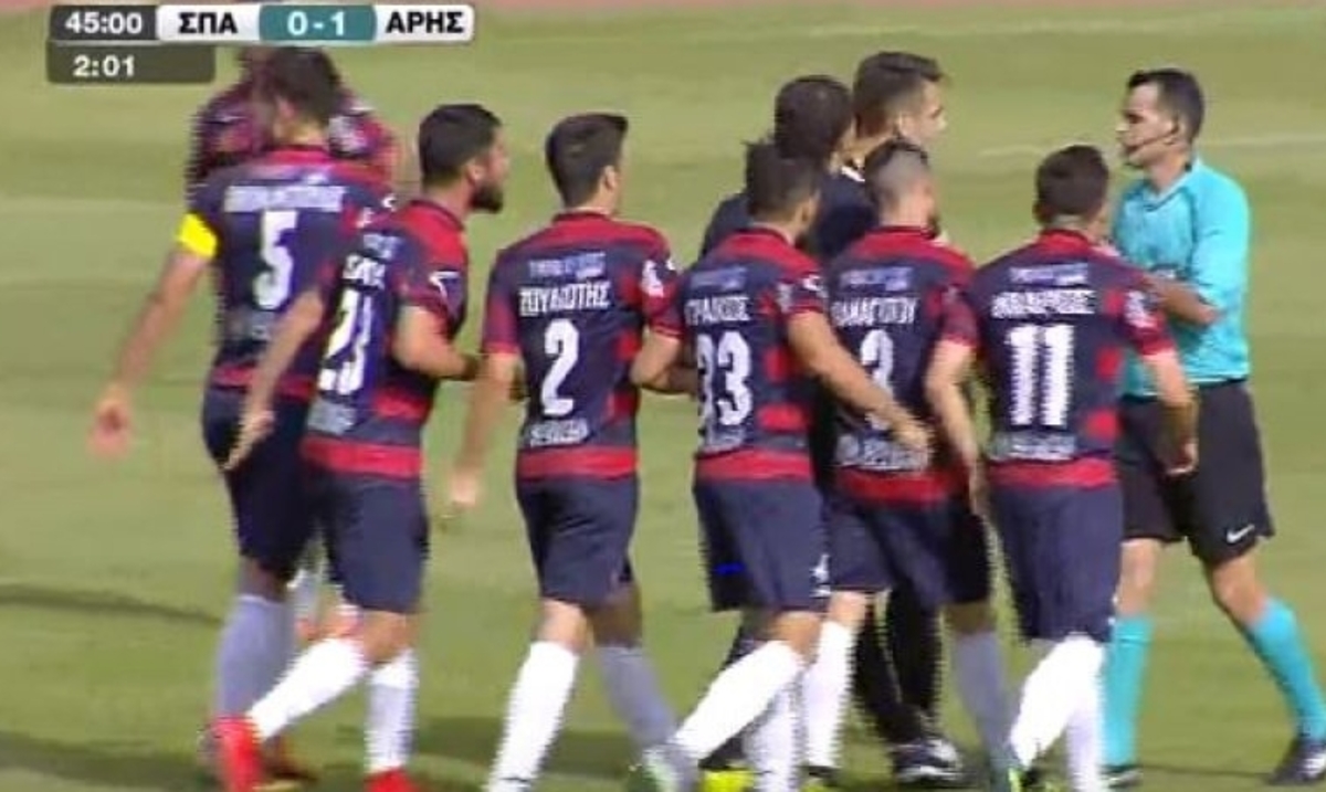 Διακοπή στο Σπάρτη – Άρης! Την «έπεσαν» στο διαιτητή οι γηπεδούχοι