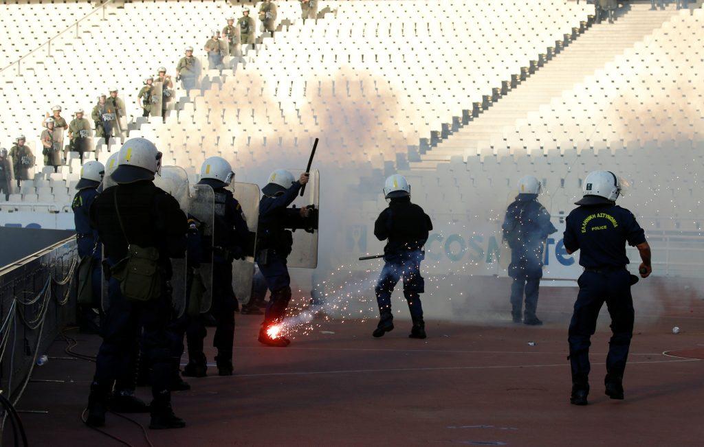 ΑΕΚ – ΠΑΟΚ: Μέτρα για γέλια! Οπαδοί με κόφτη και πιστόλια φωτοβολίδας στο ΟΑΚΑ ! aek paok gipedo19