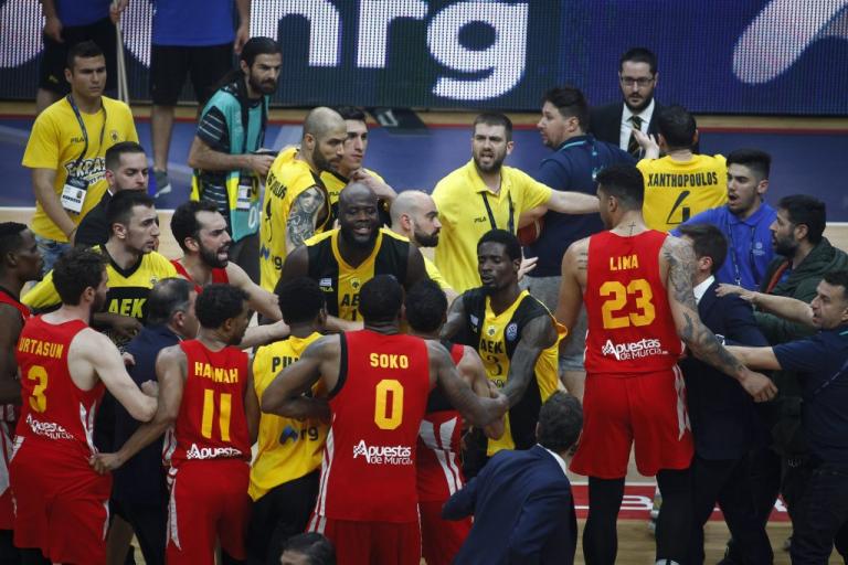 ΑΕΚ – Μούρθια: «Φωτιά» στο φινάλε! Πιάστηκαν στα χέρια παίκτες των δύο ομάδων | Newsit.gr ΑΕΚ – Μούρθια: «Φωτιά» στο φινάλε! Πιάστηκαν στα χέρια παίκτες των δύο ομάδων | Newsit.gr