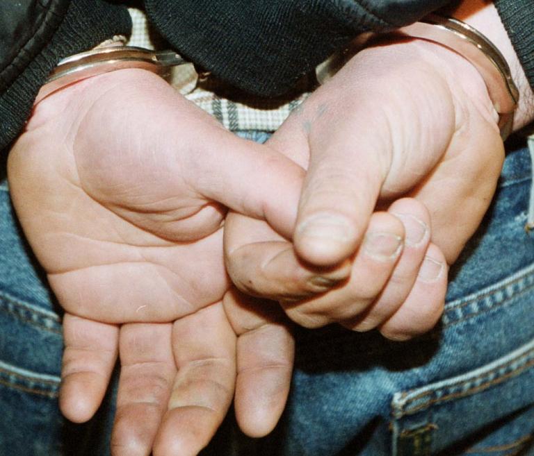 Έπιασαν τον 38χρονο που «βούτηξε» κοσμήματα από κατάστημα των Χανίων | Newsit.gr Έπιασαν τον 38χρονο που «βούτηξε» κοσμήματα από κατάστημα των Χανίων | Newsit.gr