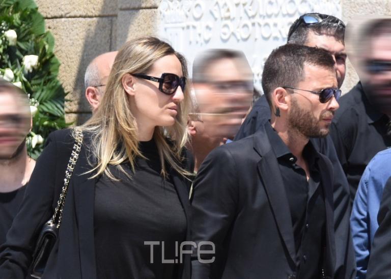 Ελεονώρα Μελέτη – Θοδωρής Μαροσούλης: Συντετριμμένοι στην κηδεία του Παύλου Γιαννακόπουλου – Η άγνωστη συγγένεια των δύο αντρών | Newsit.gr Ελεονώρα Μελέτη – Θοδωρής Μαροσούλης: Συντετριμμένοι στην κηδεία του Παύλου Γιαννακόπουλου – Η άγνωστη συγγένεια των δύο αντρών | Newsit.gr