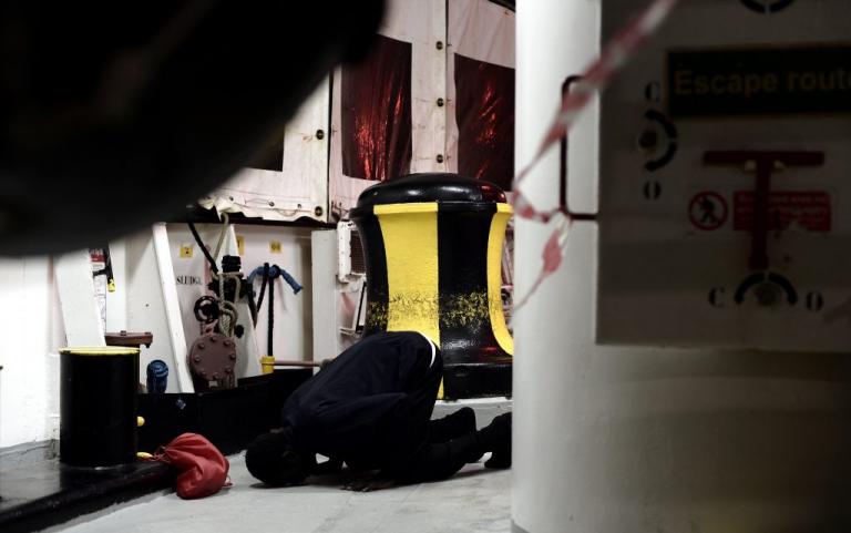 Έφθασαν στο λιμάνι της Βαλένθια μερικοί από τους μετανάστες που διασώθηκαν από το Aquarius | Newsit.gr Έφθασαν στο λιμάνι της Βαλένθια μερικοί από τους μετανάστες που διασώθηκαν από το Aquarius | Newsit.gr