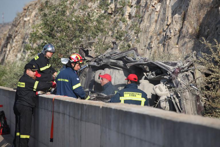 ÎšÎ±Î²Î¬Î»Î±: Î‘ÏƒÏÎ»Î»Î·Ï€Ï„Î· Ï„ÏÎ±Î³Ï‰Î´Î¯Î± ÏƒÏ„Î·Î½ Î•Î³Î½Î±Ï„Î¯Î± ÎŸÎ´ÏŒ Î¼Îµ 6 Î½ÎµÎºÏÎ¿ÏÏ‚ â€“ Î£ÎºÎ¿Ï„ÏŽÎ¸Î·ÎºÎ±Î½ Ï„ÏÎ¯Î± Ï€Î±Î¹Î´Î¹Î¬ ÏƒÏ„Î¿ Ï„ÏÎ¿Ï‡Î±Î¯Î¿ Î´Ï…ÏƒÏ„ÏÏ‡Î·Î¼Î± â€“ Î•Î¹ÎºÏŒÎ½ÎµÏ‚ Ï€Î¿Ï… ÏƒÎ¿ÎºÎ¬ÏÎ¿Ï…Î½ [pics] | Newsit.gr