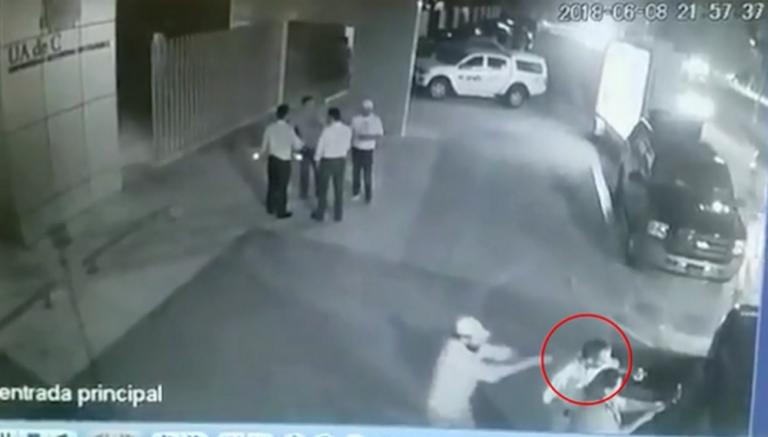 Εκτέλεσε εν ψυχρώ πολιτικό! Του τίναξε τα μυαλά στον αέρα | Newsit.gr Εκτέλεσε εν ψυχρώ πολιτικό! Του τίναξε τα μυαλά στον αέρα | Newsit.gr