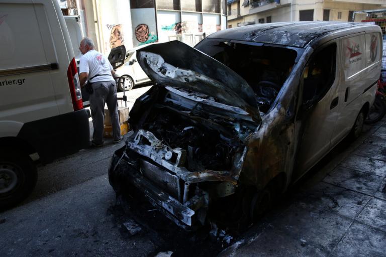Μπαράζ εμπρησμών τη νύχτα – Έκαψαν εννιά αυτοκίνητα | Newsit.gr Μπαράζ εμπρησμών τη νύχτα – Έκαψαν εννιά αυτοκίνητα | Newsit.gr