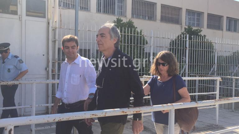 ÎÎ³Î®ÎºÎµ Î¼Îµ Î½ÎµÎ± Î¬Î´ÎµÎ¹Î± Î±ÏÏ ÏÎ·Î½ ÏÏÎ»Î±ÎºÎ® Î¿ ÎÎ¿ÏÏÎ¿Î½ÏÎ¯Î½Î±Ï | Newsit.gr