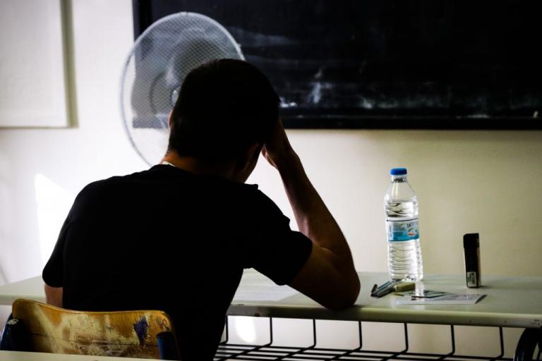 Πανελλήνιες 2018: Ξανά στα… θρανία οι υποψήφιοι των ΕΠΑΛ – Ποια μαθήματα δίνουν σήμερα | Newsit.gr Πανελλήνιες 2018: Ξανά στα… θρανία οι υποψήφιοι των ΕΠΑΛ – Ποια μαθήματα δίνουν σήμερα | Newsit.gr