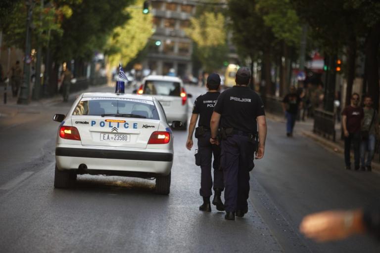 Συναγερμός στην Αντιτρομοκρατική! Βρέθηκαν όπλα σε διαμέρισμα στον Κολωνό | Newsit.gr Συναγερμός στην Αντιτρομοκρατική! Βρέθηκαν όπλα σε διαμέρισμα στον Κολωνό | Newsit.gr