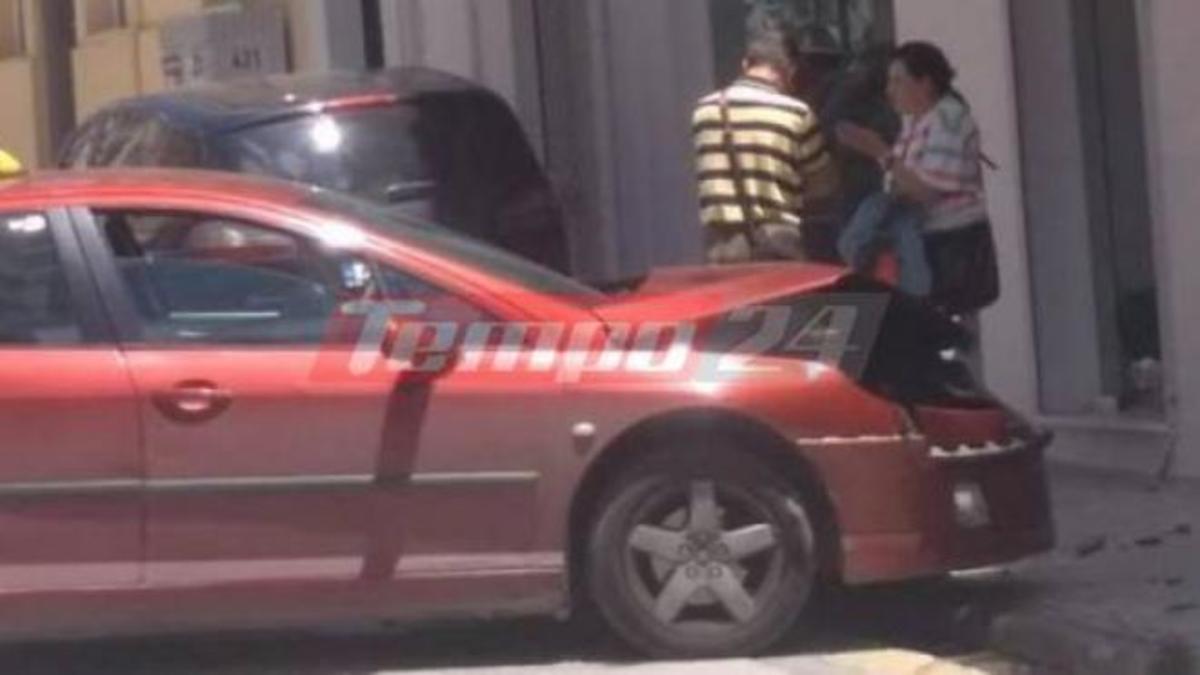 Πάτρα: Ταξί «καρφώθηκε» σε βιτρίνα μαγαζιού! Ευτυχώς δεν περνούσε κόσμος | Newsit.gr Πάτρα: Ταξί «καρφώθηκε» σε βιτρίνα μαγαζιού! Ευτυχώς δεν περνούσε κόσμος | Newsit.gr