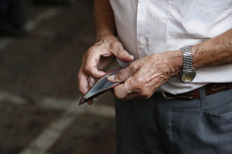 Συντάξεις: Τσεκούρι στα επιδόματα για συνταξιούχους Δημοσίου, ΙΚΑ και ΔΕΚΟ – Πίνακες με τις απώλειες | Newsit.gr Συντάξεις: Τσεκούρι στα επιδόματα για συνταξιούχους Δημοσίου, ΙΚΑ και ΔΕΚΟ – Πίνακες με τις απώλειες | Newsit.gr
