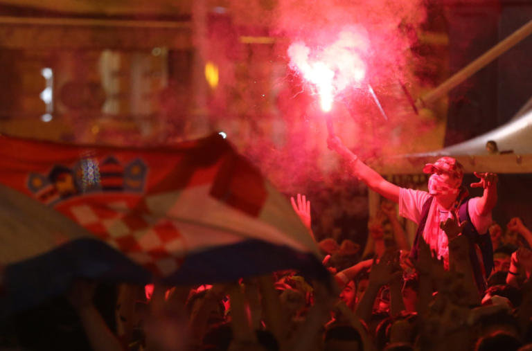Μουντιάλ 2018: Από την ισοφάριση μέχρι την πρόκριση! Οι ξέφρενοι πανηγυρισμοί στην Κροατία – video | Newsit.gr Μουντιάλ 2018: Από την ισοφάριση μέχρι την πρόκριση! Οι ξέφρενοι πανηγυρισμοί στην Κροατία – video | Newsit.gr