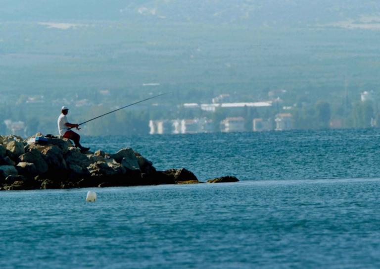 Τραγωδία στη Φθιώτιδα: Βούτηξε να πιάσει το αγκίστρι και πέθανε! | Newsit.gr Τραγωδία στη Φθιώτιδα: Βούτηξε να πιάσει το αγκίστρι και πέθανε! | Newsit.gr