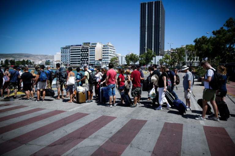 Προσοχή! Αυξημένη η κίνηση στα λιμάνια – Ουρές από εκδρομείς | Newsit.gr Προσοχή! Αυξημένη η κίνηση στα λιμάνια – Ουρές από εκδρομείς | Newsit.gr