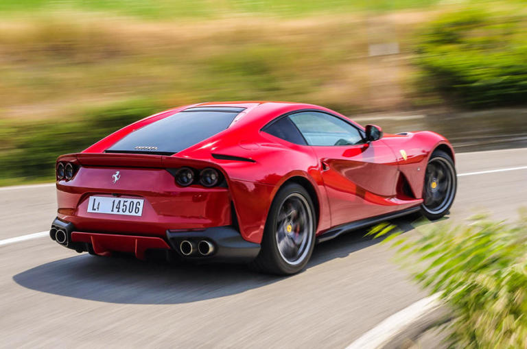 Δείτε πόσα χρήματα κερδίζει η Ferrari για κάθε αυτοκίνητο που πουλά! | Newsit.gr Δείτε πόσα χρήματα κερδίζει η Ferrari για κάθε αυτοκίνητο που πουλά! | Newsit.gr