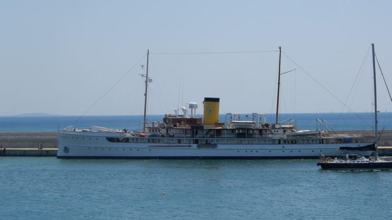 Το θρυλικό SS Delphine του 1921 στον Πειραιά – video | Newsit.gr Το θρυλικό SS Delphine του 1921 στον Πειραιά – video | Newsit.gr