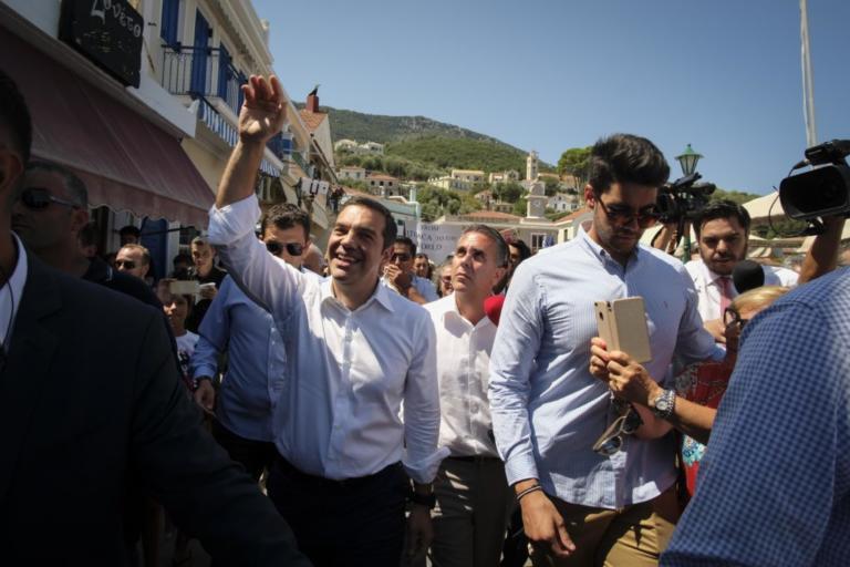 Ο διάλογος του Τσίπρα με ΑΕΚτζήδες για γήπεδο και «γαύρο» δήμαρχο! video | Newsit.gr Ο διάλογος του Τσίπρα με ΑΕΚτζήδες για γήπεδο και «γαύρο» δήμαρχο! video | Newsit.gr
