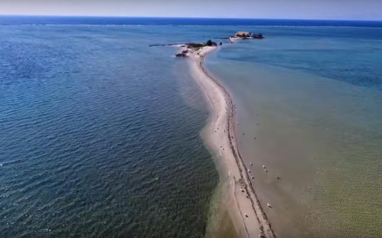 Άγιος Νικόλαος: Το παραδεισένιο ελληνικό νησί που είναι όλο παραλία | Newsit.gr Άγιος Νικόλαος: Το παραδεισένιο ελληνικό νησί που είναι όλο παραλία | Newsit.gr