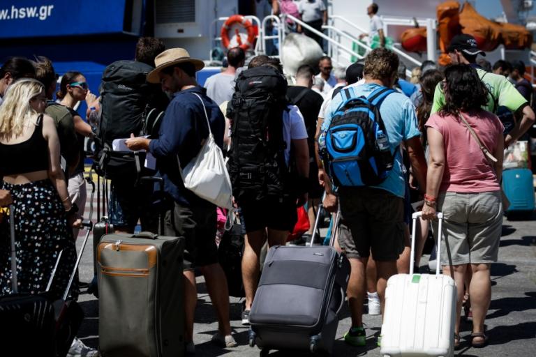 Δεκαπενταύγουστο: Αυξημένη κίνηση σε λιμάνια και Εθνική Οδό | Newsit.gr Δεκαπενταύγουστο: Αυξημένη κίνηση σε λιμάνια και Εθνική Οδό | Newsit.gr
