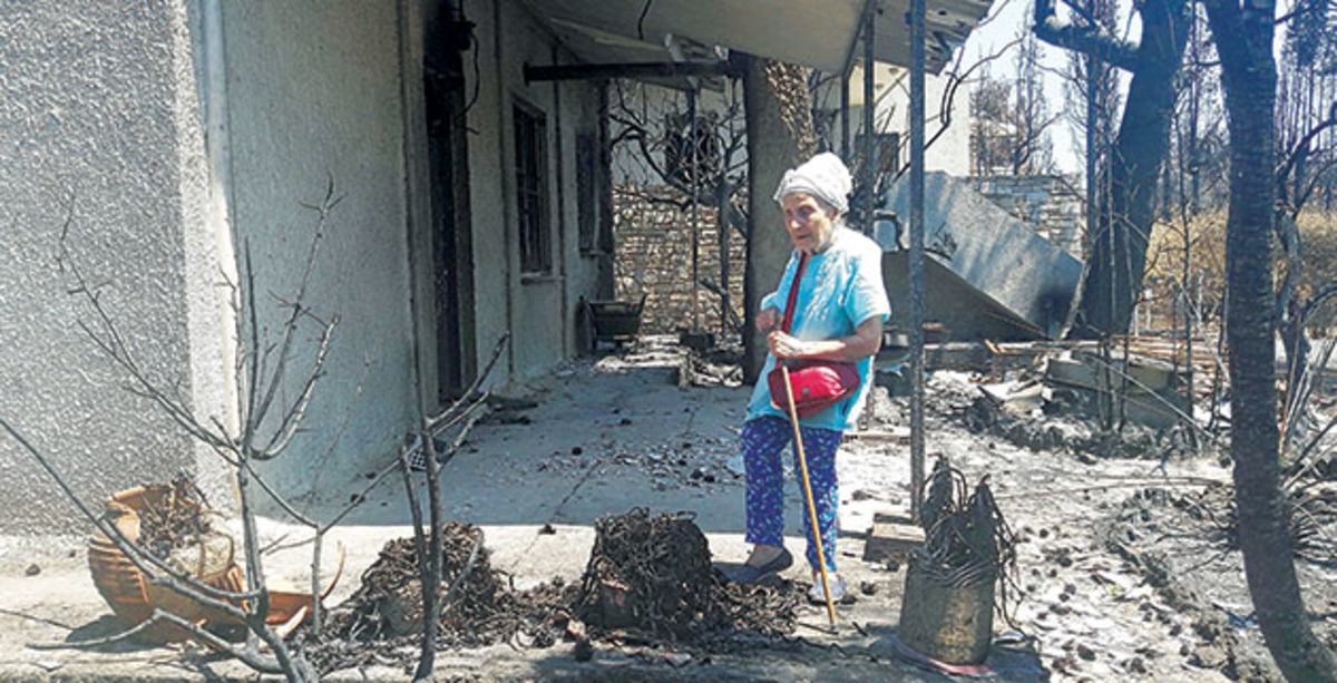 «Θεϊκό» σημάδι στο σπίτι της Τιτίκας Σαριγκούλη που παραδόθηκε στις φλόγες | Newsit.gr «Θεϊκό» σημάδι στο σπίτι της Τιτίκας Σαριγκούλη που παραδόθηκε στις φλόγες | Newsit.gr