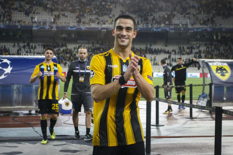 Vasilios Lampropoulos, central del AEK (Foto: Newsit Newsroom).