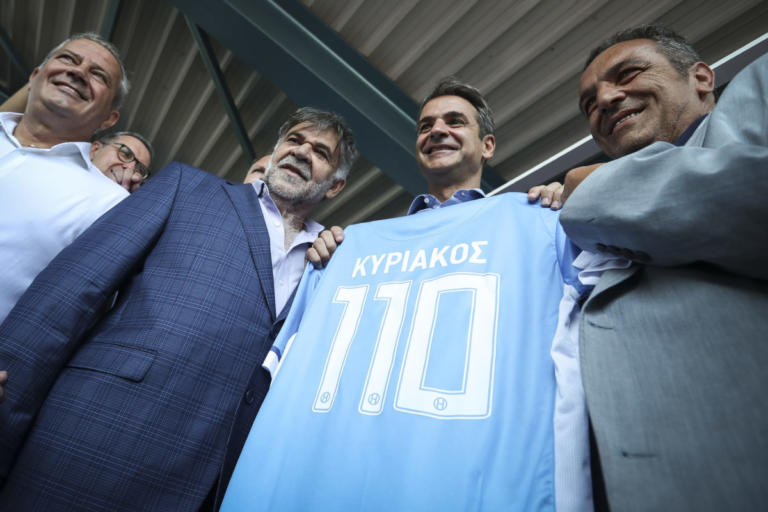 ΔΕΘ 2018: Η φανέλα του Ηρακλή με το «110» στον Κυριάκο Μητσοτάκη – video | Newsit.gr ΔΕΘ 2018: Η φανέλα του Ηρακλή με το «110» στον Κυριάκο Μητσοτάκη – video | Newsit.gr