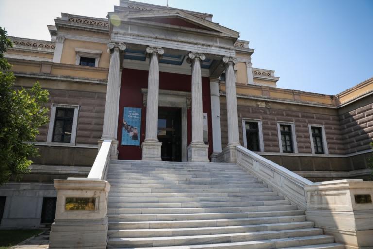 Τους λόγους που ράντιζαν σπάνια εκθέματα στα Μουσεία αποκάλυψαν στην Αστυνομία οι δύο γυναίκες! | Newsit.gr Τους λόγους που ράντιζαν σπάνια εκθέματα στα Μουσεία αποκάλυψαν στην Αστυνομία οι δύο γυναίκες! | Newsit.gr