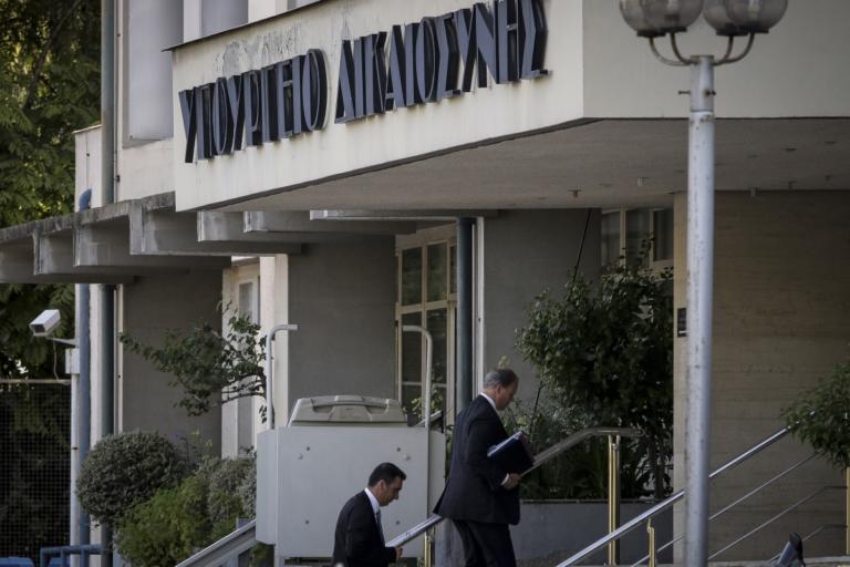 Υπουργείο Δικαιοσύνης για τη μήνυση κατά της εφημερίδας “Φιλελεύθερος”: “Το αυτόφωρο ισχύει για όλους”! | Newsit.gr Υπουργείο Δικαιοσύνης για τη μήνυση κατά της εφημερίδας “Φιλελεύθερος”: “Το αυτόφωρο ισχύει για όλους”! | Newsit.gr