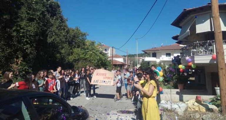 Κοζάνη: Η πιο θερμή υποδοχή για τον 14χρονο Αλέξανδρο που νίκησε το πρόβλημα υγείας | Newsit.gr Κοζάνη: Η πιο θερμή υποδοχή για τον 14χρονο Αλέξανδρο που νίκησε το πρόβλημα υγείας | Newsit.gr