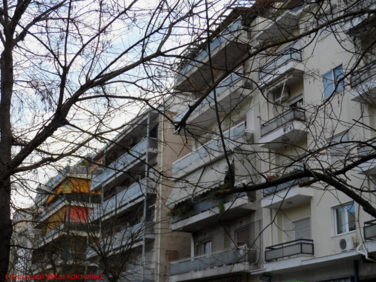 Πάτρα: 22χρονος έπεσε από μπαλκόνι πολυκατοικίας | Newsit.gr Πάτρα: 22χρονος έπεσε από μπαλκόνι πολυκατοικίας | Newsit.gr