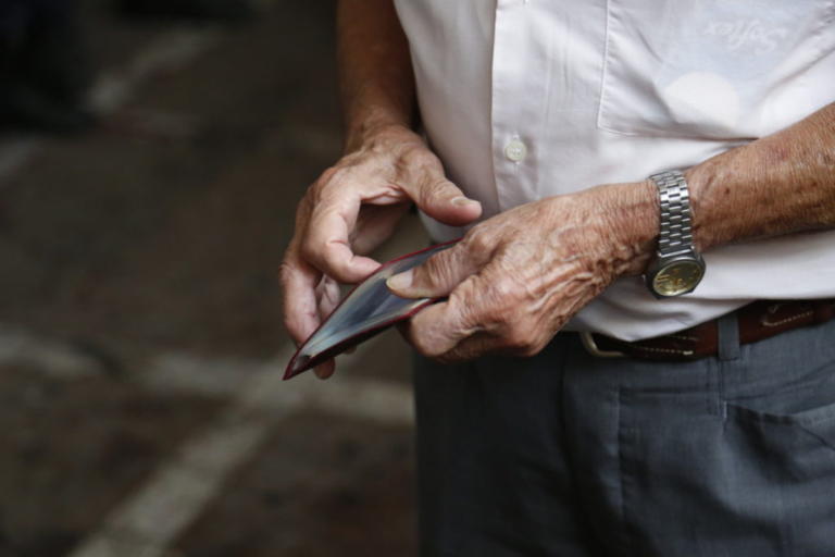 Κοινωνικό μέρισμα: Στην «απ’έξω» ξανά 3 στους 4 συνταξιούχους | Newsit.gr Κοινωνικό μέρισμα: Στην «απ’έξω» ξανά 3 στους 4 συνταξιούχους | Newsit.gr