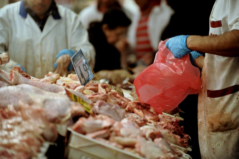 Μάζεψαν άρον άρον 1 τόνο φιλέτα κοτόπουλου από την αγορά | Newsit.gr Μάζεψαν άρον άρον 1 τόνο φιλέτα κοτόπουλου από την αγορά | Newsit.gr