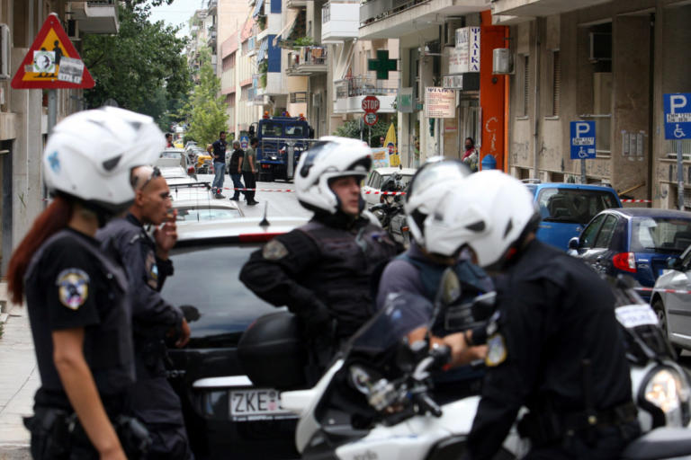 Χειροπέδες σε εφοπλιστή και τον γιο του που έγινε γνωστός από ριάλιτι | Newsit.gr Χειροπέδες σε εφοπλιστή και τον γιο του που έγινε γνωστός από ριάλιτι | Newsit.gr