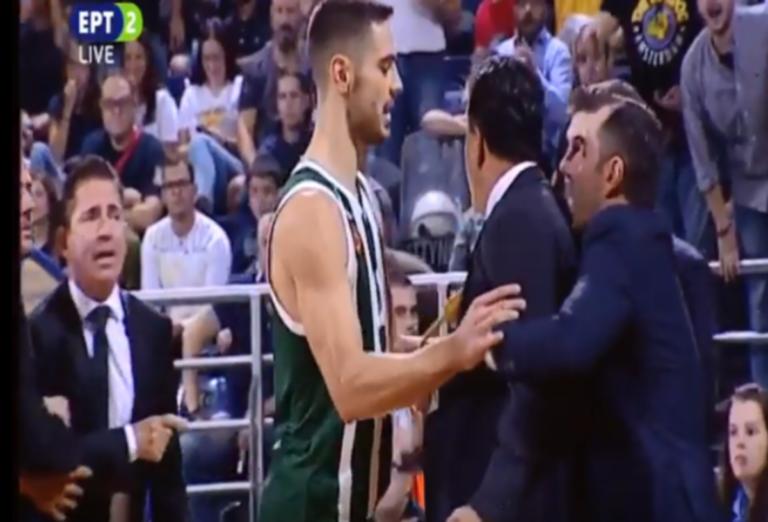 «Χαμός» ανάμεσα σε Πασκουάλ και Αγγέλου! Άναψαν… τα αίματα και αποβλήθηκαν – video | Newsit.gr «Χαμός» ανάμεσα σε Πασκουάλ και Αγγέλου! Άναψαν… τα αίματα και αποβλήθηκαν – video | Newsit.gr