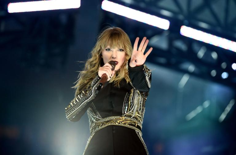 Taylor Swift: Είναι η γυναίκα καλλιτέχνης με τα περισσότερα βραβεία στην ιστορία των American Music Awards! | Newsit.gr Taylor Swift: Είναι η γυναίκα καλλιτέχνης με τα περισσότερα βραβεία στην ιστορία των American Music Awards! | Newsit.gr